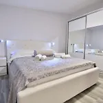 Sana Apartment Vir