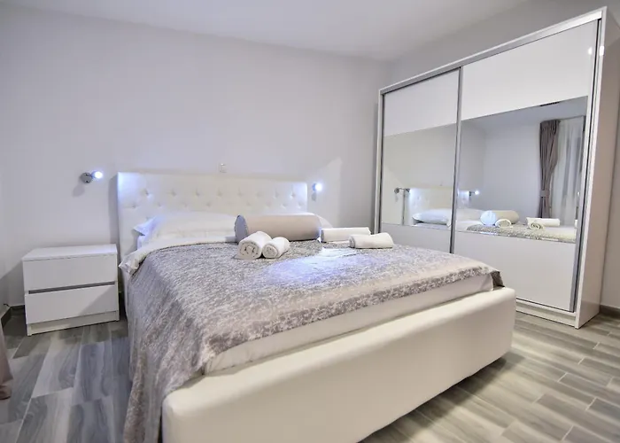 Sana Apartment Vir